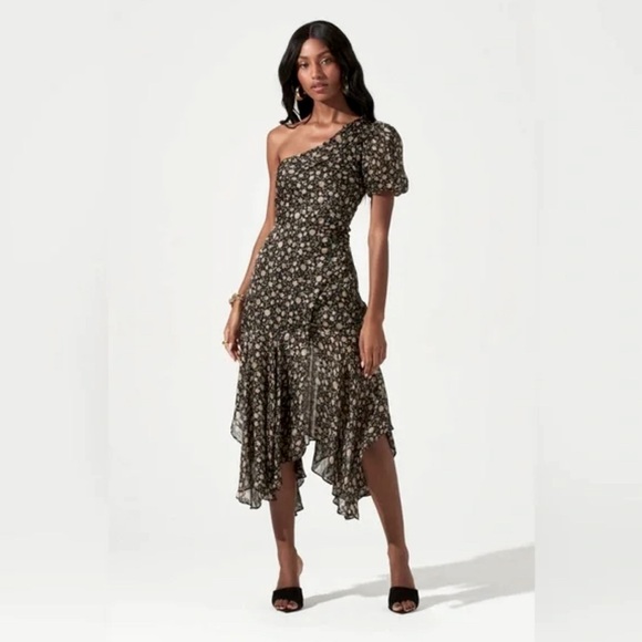 ASTR THE LABEL ~ BNWT Santorini One Shoulder Black Floral midi Dress size MED - Picture 1 of 6